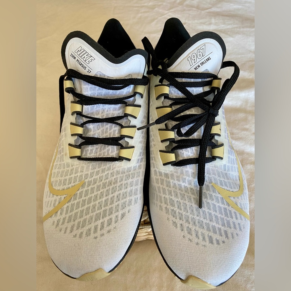 Nike Air Zoom Pegasus 37 New Orleans Saints RARE Special Edition Sneaker SZ10